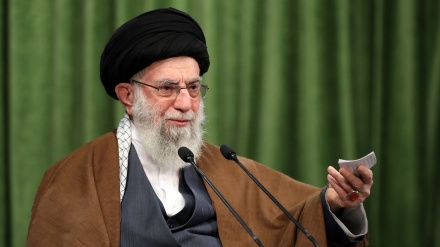 ڕابەری باڵای شۆڕشی ئیسلامی: سیاسەتی ئێران لە بارەی ئەمریکاوە بە جێگۆڕکێ و ھات و چوونی کاربەدەستان ناگۆڕدرێت