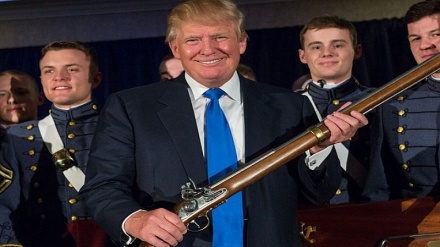 امریکہ پر جہنم کے دہانے کھل جائيں گے، ٹرمپ کے حامیوں کے ہاتھوں میں پونے دو کروڑ ہتھیار