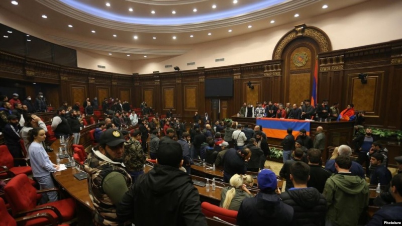 Ermənistanda çaxnaşma