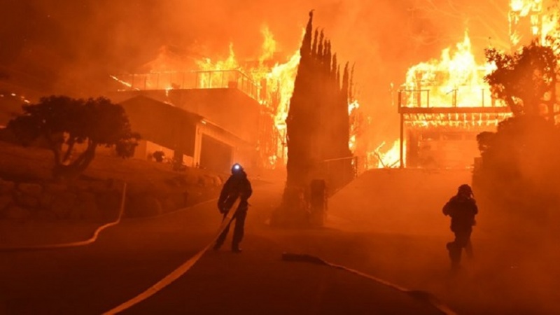 امریکی ریاست کیلیفورنیا میں آگ بے قابو