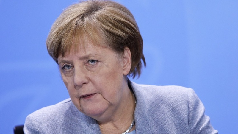 Angela Merkel siyasətdən gedəcəyi tarixi açıqlayıb