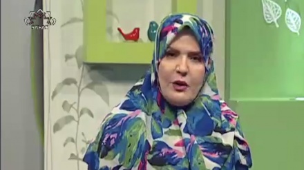 خاتوو مۆلانی پارچه هۆنراوەیەکی جوانمان بۆ دەخوێنەتەوە