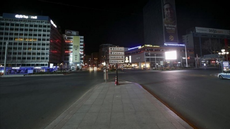 Türkiyədə həftəsonları 56 saat “evdə qalmaq” rejimi tətbiq olunur
