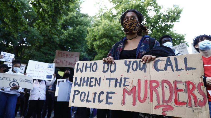 امریکہ, سیاہ فام نوجوان کے قتل کے بعد پولیس کے خلاف مظاہرے