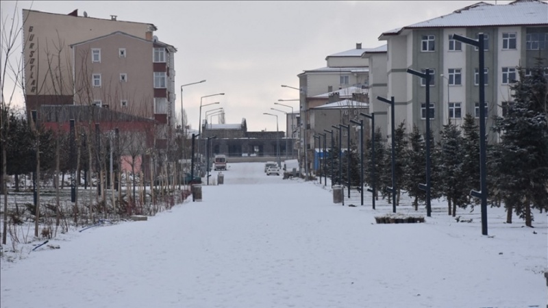 Güclü qar yağıntısına görə, İstanbuldakı təhsil mərkəzləri tətil olub