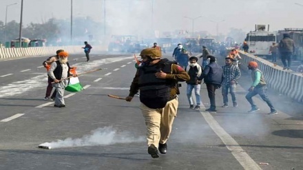 دہلی میں پرتشدد واقعات میں 153 پولیس اہلکار زخمی، جھنڈا لہرانے پر اعلی سطحی اجلاس
