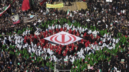 عشرہ فجر کی مناسبت سے ريڈیو تہران کا خصوصی پروگرام  8