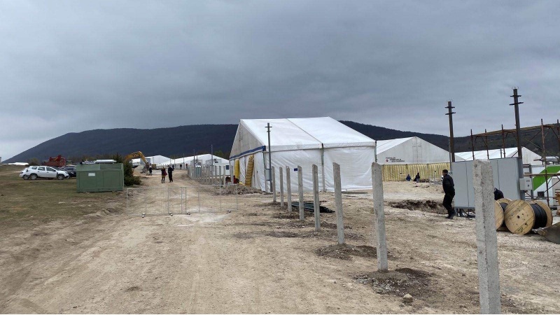 Oružane snage BiH postavljaju šatore u kampu Lipa