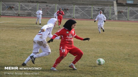 خانمە یاریزانەکانی تۆپی پێی کوردستان یانەی بووشێهریان بەزاند