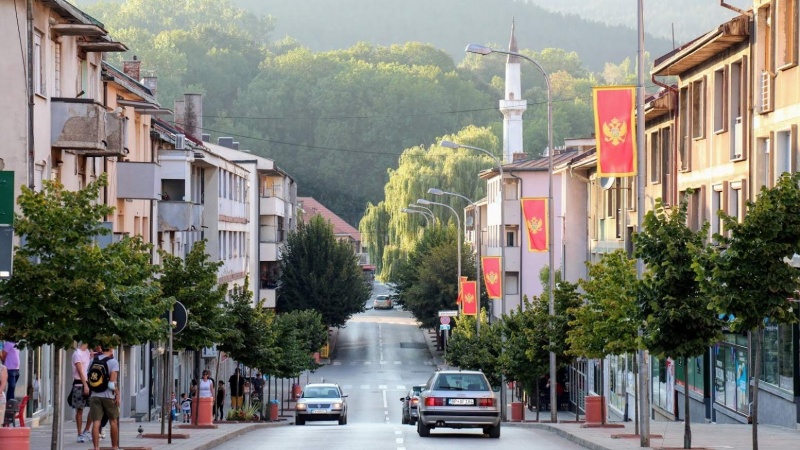 Bošnjacima u Crnoj Gori sve teže, Rezolucija o Srebrenici pred poslanicima