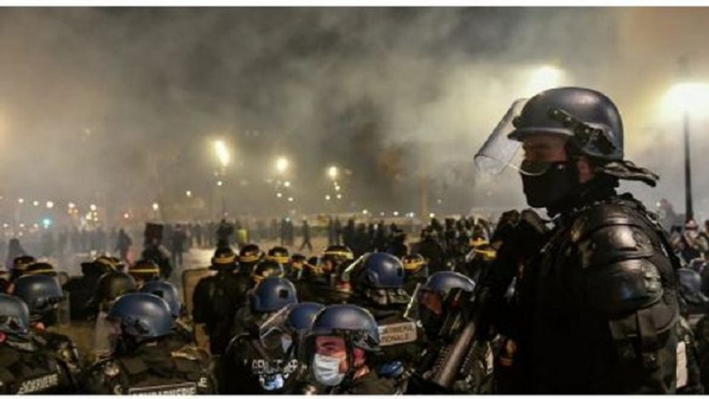 Fransada 34 min nəfərin iştirak etdiyi etiraz aksiyaları zamanı 12 polis xəsarət alıb