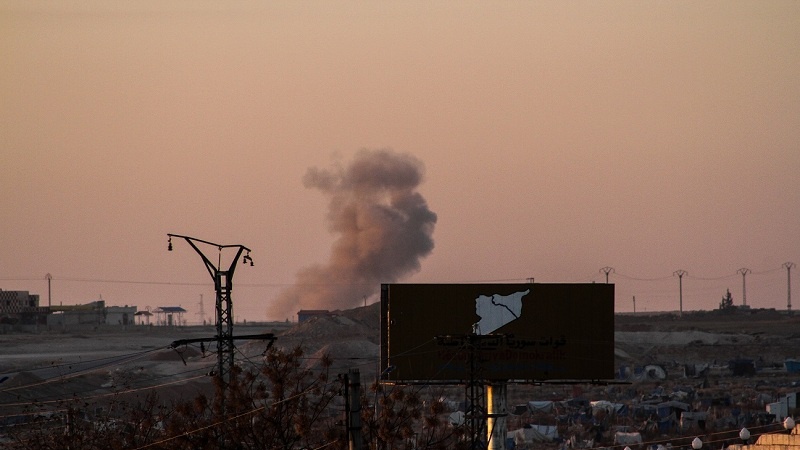 Artêşa Tirkiyê û çeteyên wê gundê Mielek û rêya M4 topbaran dike