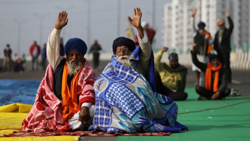 سخت سردی کے باوجود ہندوستان میں کسان تحریک جاری