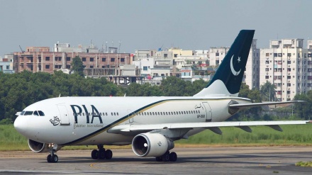 پی آئی اے  کے طیارے کو کوالالمپور پہچنے پر تحویل میں لے لیا گیا