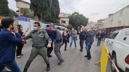 Sionist rejim polisi Netanyahuya etiraz edən ərəblərlə toqquşub