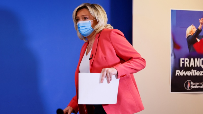 Le Pen predložila zabranu nošenja marame u Francuskoj