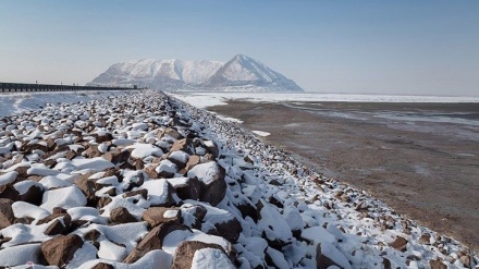 بارینی بەفر لە ناوچەکانی ئێران