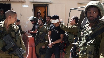 Sionist Rejim həbçiləri 11 fələstinlini həbs edib