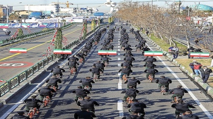 ڕێزنان لە یەوموڵڵای ٢٢ی ڕێبەندان لە چل و دووھەمین ساڵی تەمەنی شۆڕشی ئیسلامی دا