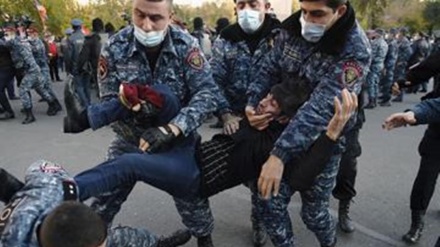 İrəvanda Paşinyanın istefası tələbilə mitinq keçirilir