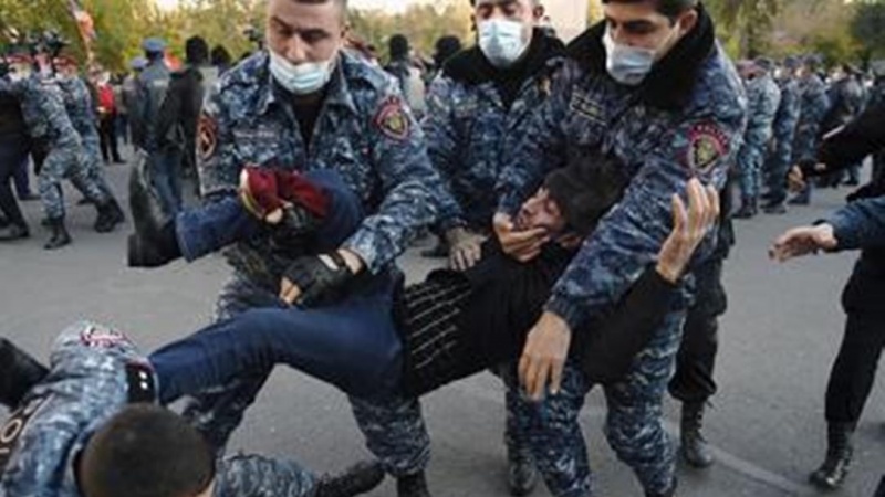 İrəvanda Paşinyanın istefası tələbilə mitinq keçirilir