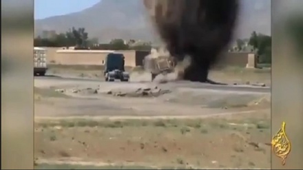 امریکی دہشتگردوں کی گاڑی کے پرخچے اڑ گئے ۔ ویڈیو