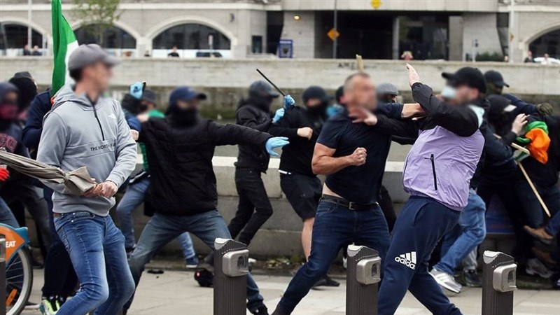 Sukobi građana i policije u Irskoj