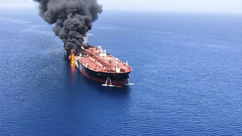  ایران کے مال بردار بحری جہاز میں ہونے والے دھماکے کے بارے میں صیہونی وزیر جنگ کا ذومعنی بیان 