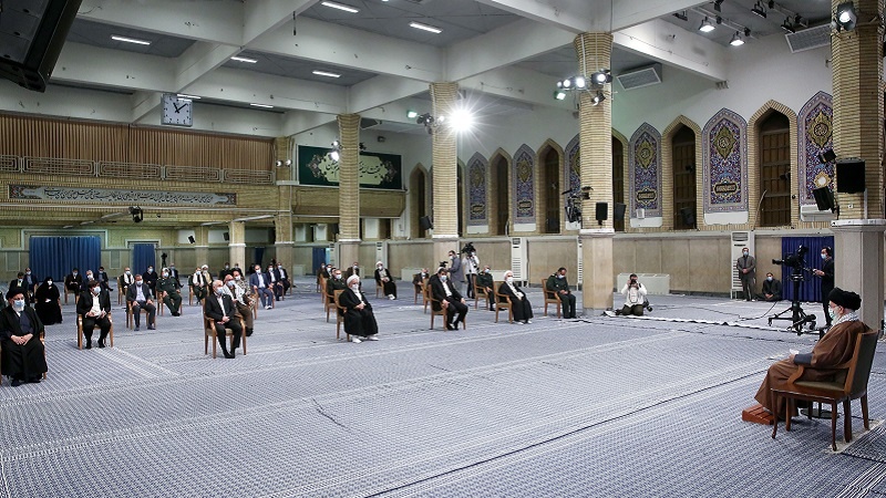 رہبرانقلاب اسلامی کا صوبہ یزد کے شہدا کی یاد میں منعقدہ کانفرنس سے خطاب (تصاویر) 