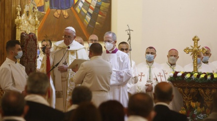 Papa Francis piştî lidarketina merasima qedasetê  li Hewlêrê,  spasiya gelê kurd kir