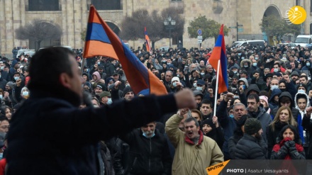 Ermənistan müxalifətinin lideri gəncləri iğtişaşlara çağırıb