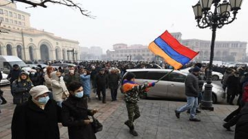 Ermənistan müxalifəti hərbi vəziyyət rejiminin ləğvini tələb edir