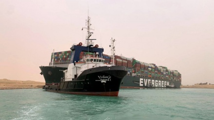 نہر سوئز میں پھنسے بحری جہاز کو نکال لیا گیا