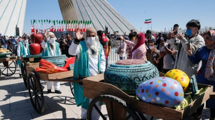 Bernameya taybet a derstpêbûna sala 1400î bi avêtina Topxaneya Hêza Bejahî ya Artêşa Komara Îslamî ya Îranê li Meydana Azadiyê ya Têhranê