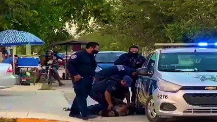 Polisin dizi altında can verən miqrant qadına görə Meksikada aksiya keçirilib