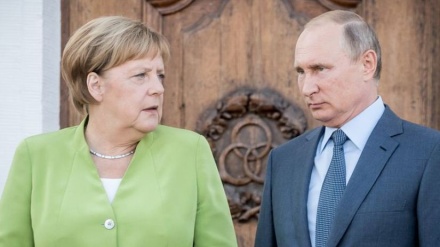 Putin və Merkel Donbasdakı vəziyyəti müzakirə etdi
