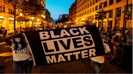 واشنگٹن میں امریکی پولیس اور مظاہرین کے درمیان جھڑپ 