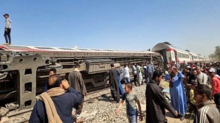 مصر میں مسافر ٹرین حادثے کا شکار