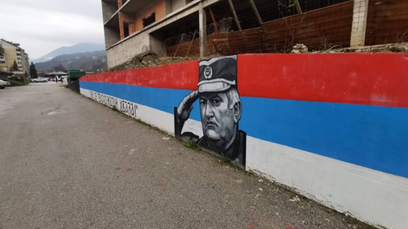 U Foči novi murali sa likom ratnog zločinca Ratka Mladića