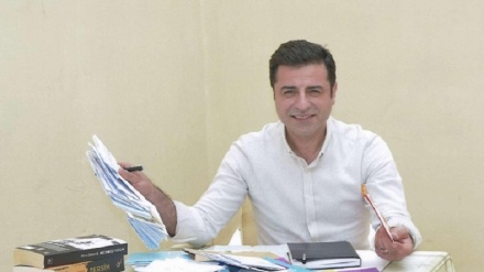 Dadgeha Bilind cezayê ya Tirkiyê zindanîkirina Selahattin Demirtaş pesend kir