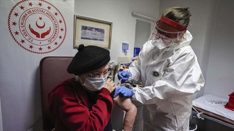 Turska razmišlja o vakcinaciji osoba ispod 18 godina u jeku povećanja broja novozaraženih