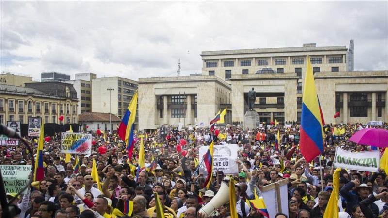 کولمبیا میں پولیس اختیارات کے خلاف عوام سيخ پا