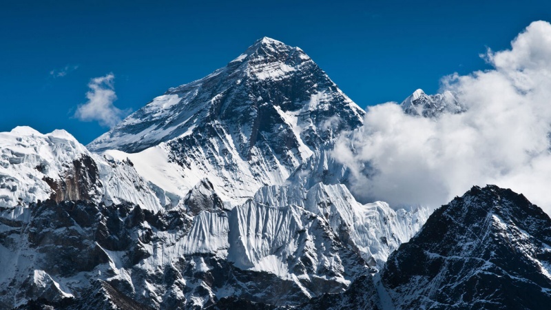 خانمێکی هۆنگ کۆنگی لە هەڵکشان بەرەو لوتکەی ئێڤرێست ژمارەی پێوانەیی خێراترین ئافرەتی شکاند