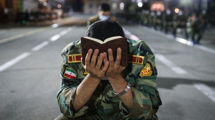 قرآن و علی (ع) کے سائے میں تربیت پاتے ایرانی فوجی