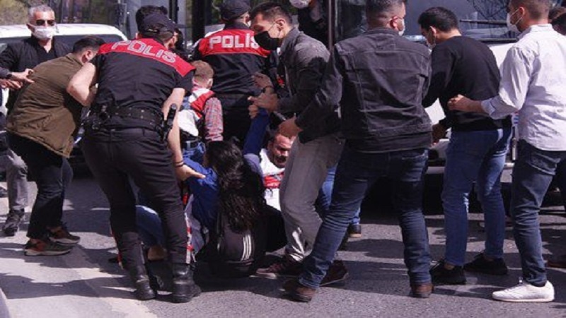 Neredi u Francuskoj i Turskoj na prvomajskim protestima
