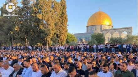 Više od 100.000 Palestinaca klanjalo bajram-namaz u Al-Aksi