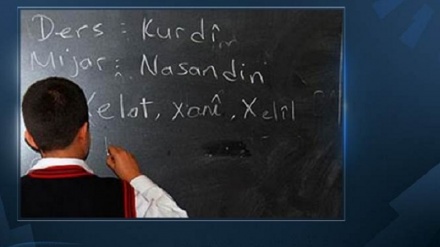  GIYAV: Haya zarokên Kurd ji dersa hilbijarte tune ye