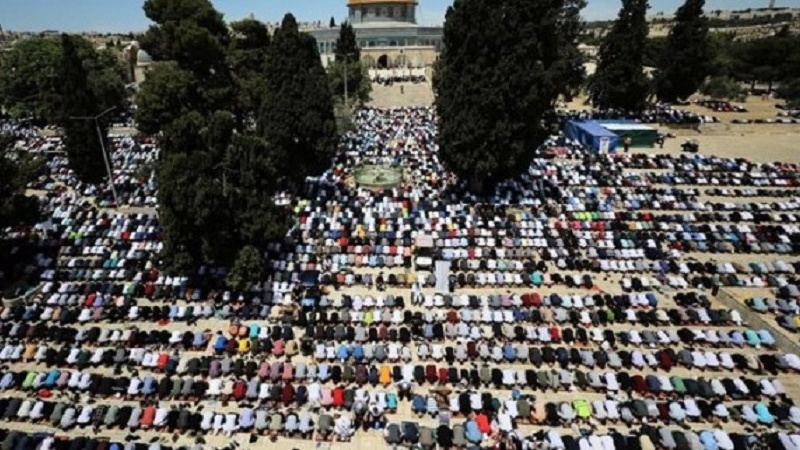 Minlərlə fələstinli Məscidül-Əqsada mübarək Ramazan ayının sonuncu cümə namazını qılıb