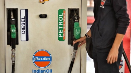 ہندوستان میں پیٹرول ڈیزل کی قیمتوں میں ایک ماہ میں چودہ بار اضافہ