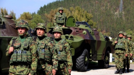 Serbia demonstron forcën ushtarake dhe paralajmëron investime